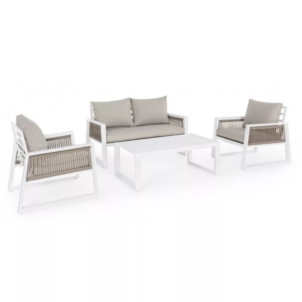 Salon avec 1 canapé, 2 fauteuils, 1 table basse en aluminium
